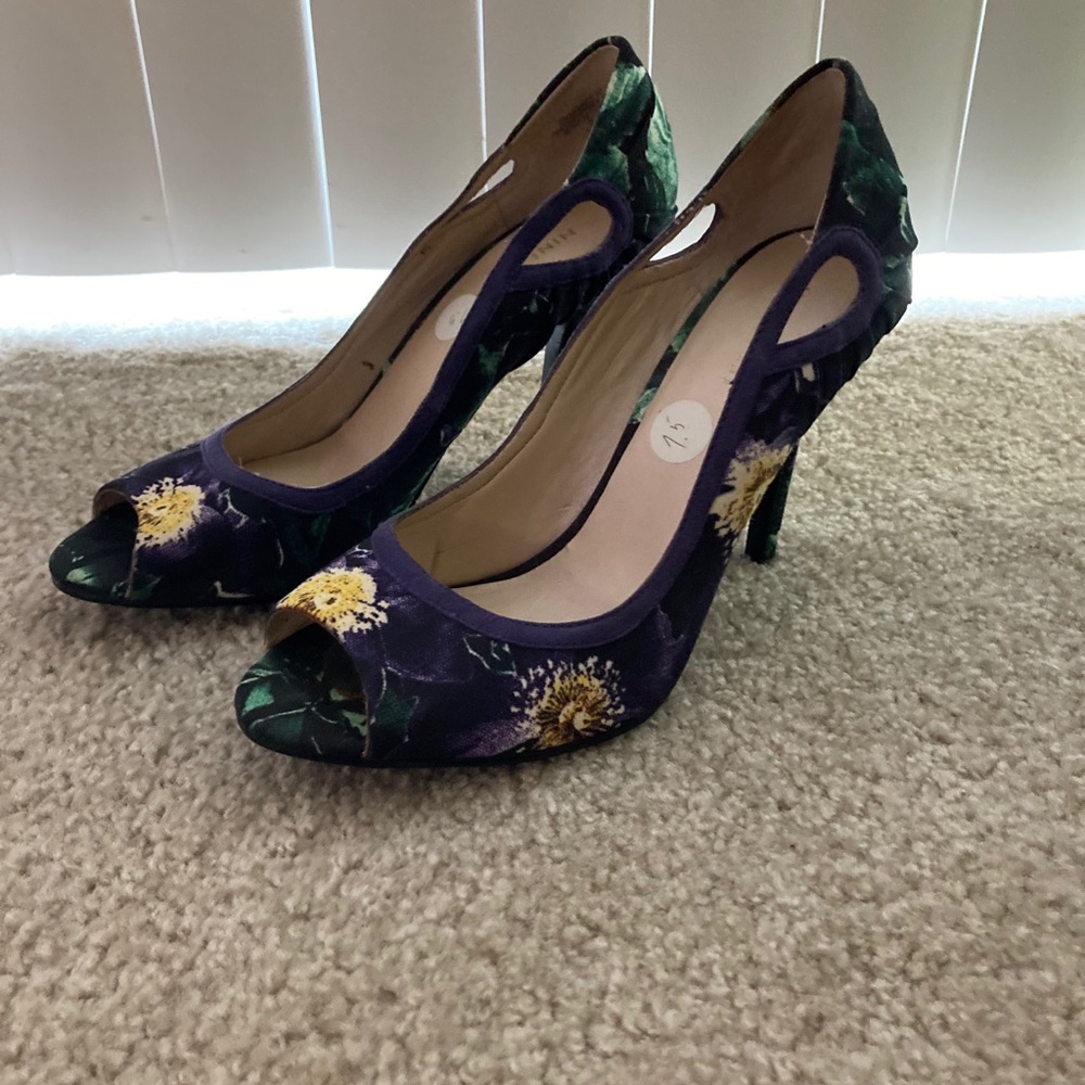 Nine West - Peep Toe Floral Heels